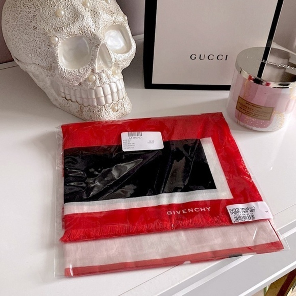 🆕✨GIVENCHY⭐️NWT 💯Auth. Designer Scarf 🧣 Gorgeous Unisex Scarf/Shawl/Wrap New!